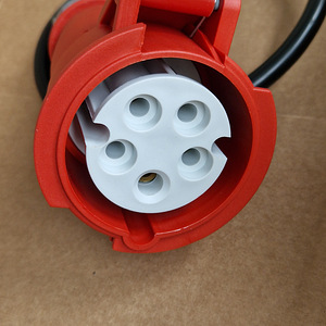 Adapter Schuko CEE punane pistik 1F 16A 0.5M (2 foto / 3)