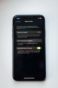 iPhone XR 64gb (1 foto / 2)