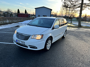Chrysler Town & Country, 2012
