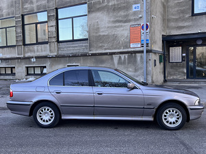 BMW 523i ÜV 10.24 (7 foto / 9)