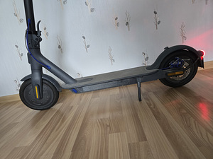 Xiaomi Mi Electric Scooter 3 (4 foto / 8)
