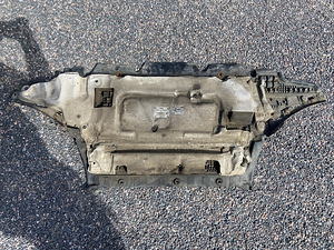 Müüa Audi A5 mootori kate 2007 (2 foto / 3)