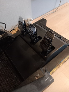 THRUSTMASTER T300 JA T3PA PEDAALID! (2 foto / 3)