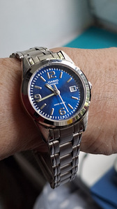 Женские наручные часы Casio (1 фото из 8)