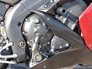 MÜÜA YAMAHA YZF - R 1 20V R4 126kW (5 foto / 5)