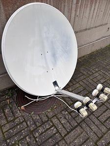 SAT-TV antenn 100cm + 4 LNB (1 foto / 2)