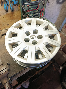 Toyota 16 tolli originaal kilbid 4tk (1 foto / 2)