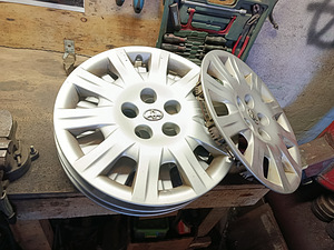Toyota 16 tolli originaal kilbid 4tk (2 foto / 2)