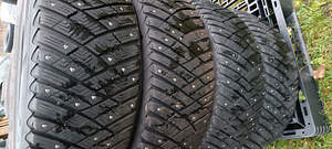 215/55 R17 GOODYEAR (3 foto / 4)