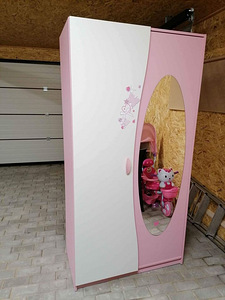 Riidekapp roosa-valge (1 foto / 4)