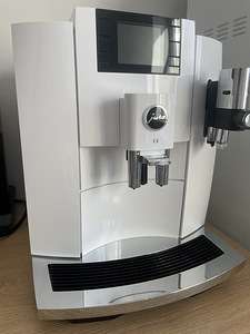Jura E8 Piano White (EB) (1 foto / 3)