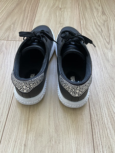 Michael Kors vabaajajalanõud (3 foto / 4)