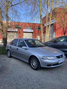Opel Vectra 2.2 108kwt (2 foto / 5)