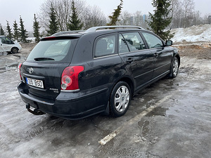 Toyota Avensis 2.2d 110kw (1 foto / 12)