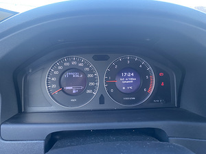 Volvo V70 2.4D (9 фото из 9)