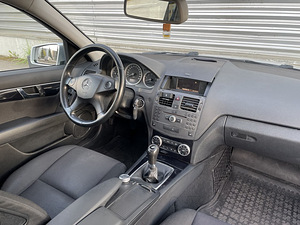 Mercedes C200 2010 (5 foto / 7)