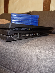 PlayStation 4 Pro (4 foto / 4)
