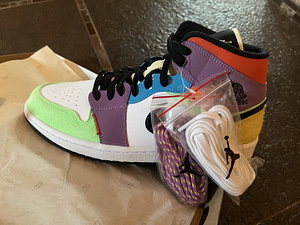 WMNS AIR JORDAN 1 MID SE LIGHTBULB (2 foto / 5)
