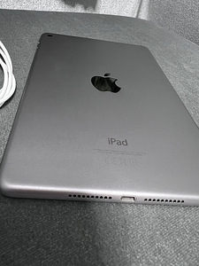 iPad mini 4 WiFi 128GB (4 foto / 4)