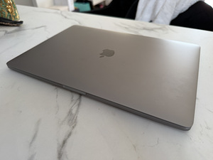 Macbook Pro 16’’ i9 16GB 1TB (4 foto / 6)