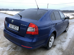 Skoda Octavia Manuaal 1,2l 77kw bens.2010a. (4 foto / 12)