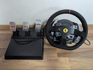 Thrustmaster T300 Ferrari Alcantara (1 foto / 1)