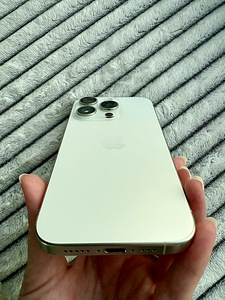 iPhone 15 Pro 256Gb Titan white (7 foto / 9)