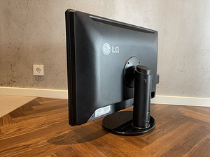 30" monitor LG W3000H (2 foto / 6)