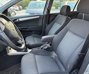 OPEL ASTRA 1,9 D 88 KWT, VARUOSAD (4 foto / 8)