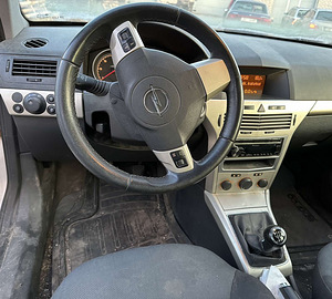 OPEL ASTRA 1,9 D 88 KWT, VARUOSAD (6 foto / 8)