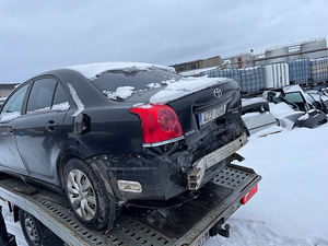 TOYOTA AVENSIS 2,2 D-KAT 130 KWT VARUOSAD (8 foto / 8)