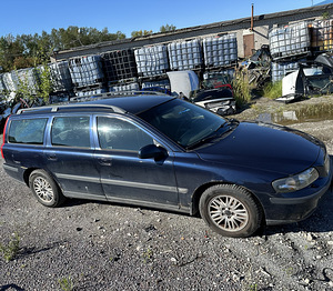 VOLVO V70 2,5D, MANUAAL, VARUOSAD (3 foto / 8)