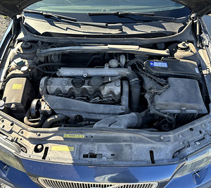 VOLVO V70 2,5D, MANUAAL, VARUOSAD (5 foto / 8)