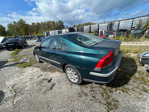 VOLVO S60 2,4D 120 KWT, VARUOSAD (2 foto / 9)