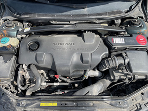 VOLVO S60 2,4D 120 KWT, VARUOSAD (7 foto / 9)