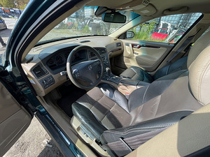 VOLVO S60 2,4D 120 KWT, VARUOSAD (8 foto / 9)