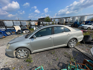 TOYOTA AVENSIS 2,0 D4D 85 KWT, VARUOSAD (3 foto / 7)