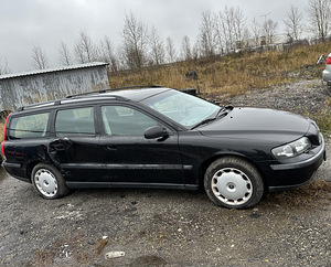 VOLVO V70 2,4 BENSIIN 103KWT, VARUOSAD (2 foto / 10)