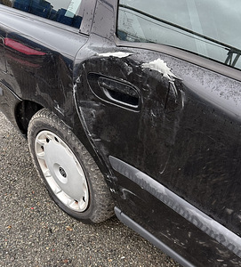 VOLVO V70 2,4 BENSIIN 103KWT, VARUOSAD (5 foto / 10)