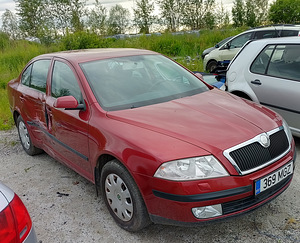SKODA OKTAVIA 1,6 BENSIIN 75 KWT, VARUOSAD (2 foto / 9)