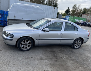 VOLVO S60 2,4 TURBO BENS AUTOMAAT, VARUOSAD (4 foto / 9)