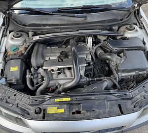 VOLVO S60 2,4 TURBO BENS AUTOMAAT, VARUOSAD (7 foto / 9)
