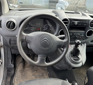 CITROEN BERLINGO 1,6 BENS 66 KWT, VARUOSAD (9 foto / 10)