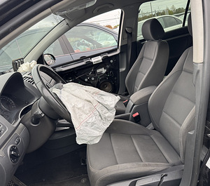 VW GOLF V 2,0 DIISEL, AUTOMAAT, VARUOSAD (7 foto / 10)