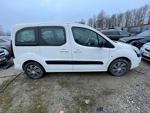 CITROEN BERLUNGO 2013A 1.6 BENSIIN, VARUOSAD (2 foto / 10)
