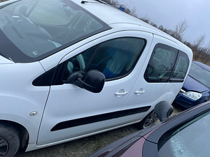 CITROEN BERLUNGO 2013A 1.6 BENSIIN, VARUOSAD (4 foto / 10)