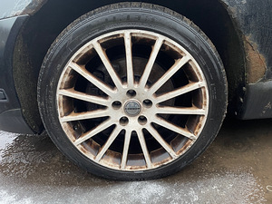 VOLVO V70 2,5 BENS/GAAS 170 KWT, VARUOSAD (10 foto / 10)