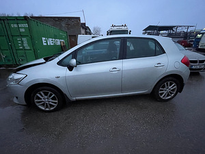 TOYOTA AURIS 1,6 BENSIIN 91 KWT, VARUOSAD (6 foto / 10)