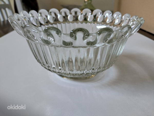 Старая стеклянная чаша с характерным ободком (фото #1)