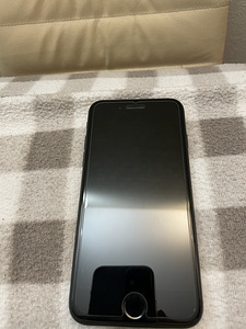 iPhone се 128 (2 фото из 3)